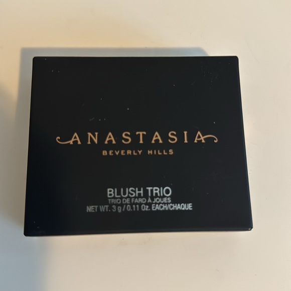 New ABH Blush Trio in Peachy Love - Picture 3 of 4